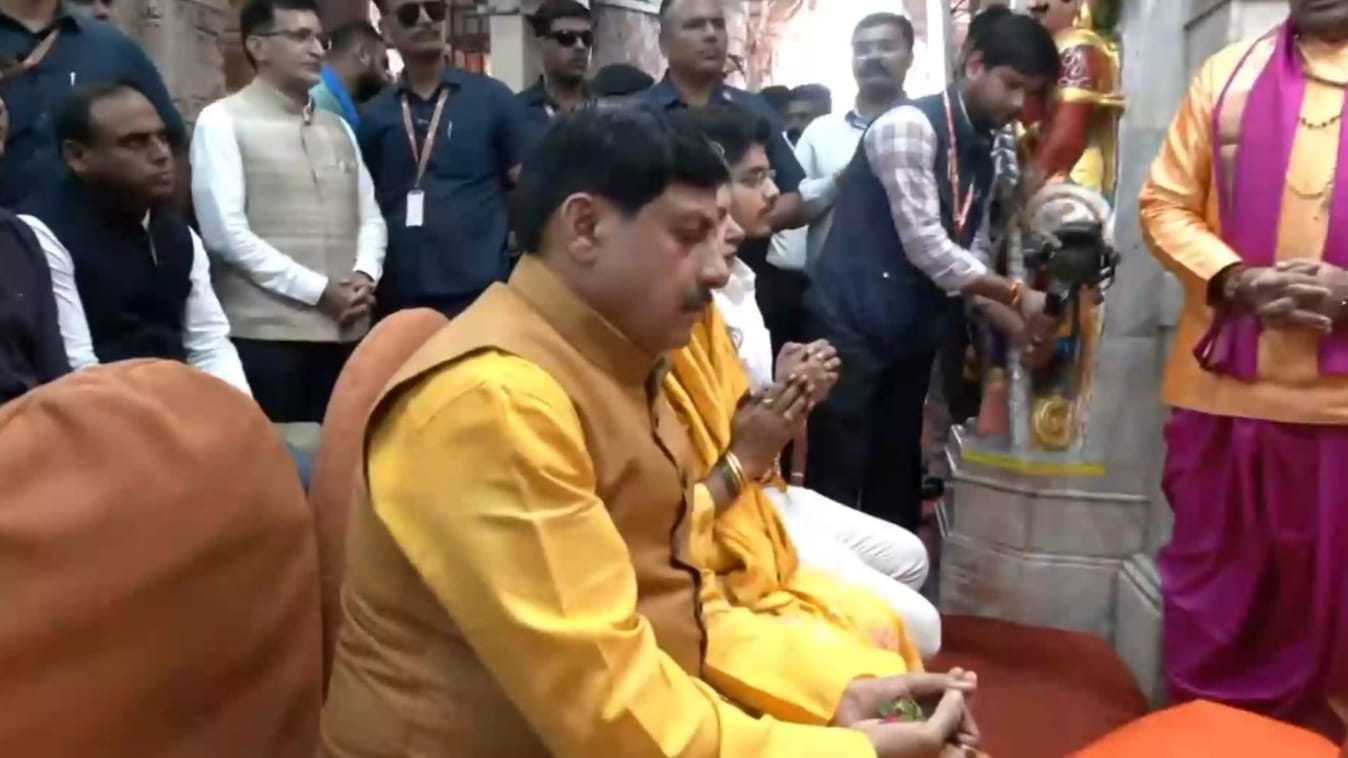 द्वारकाधीश मंदिर में सीएम मोहन यादव ने किए दर्शन-पूजन, बोले- धार्मिक पर्यटन को बढ़ावा देना सरकार की प्राथमिकता