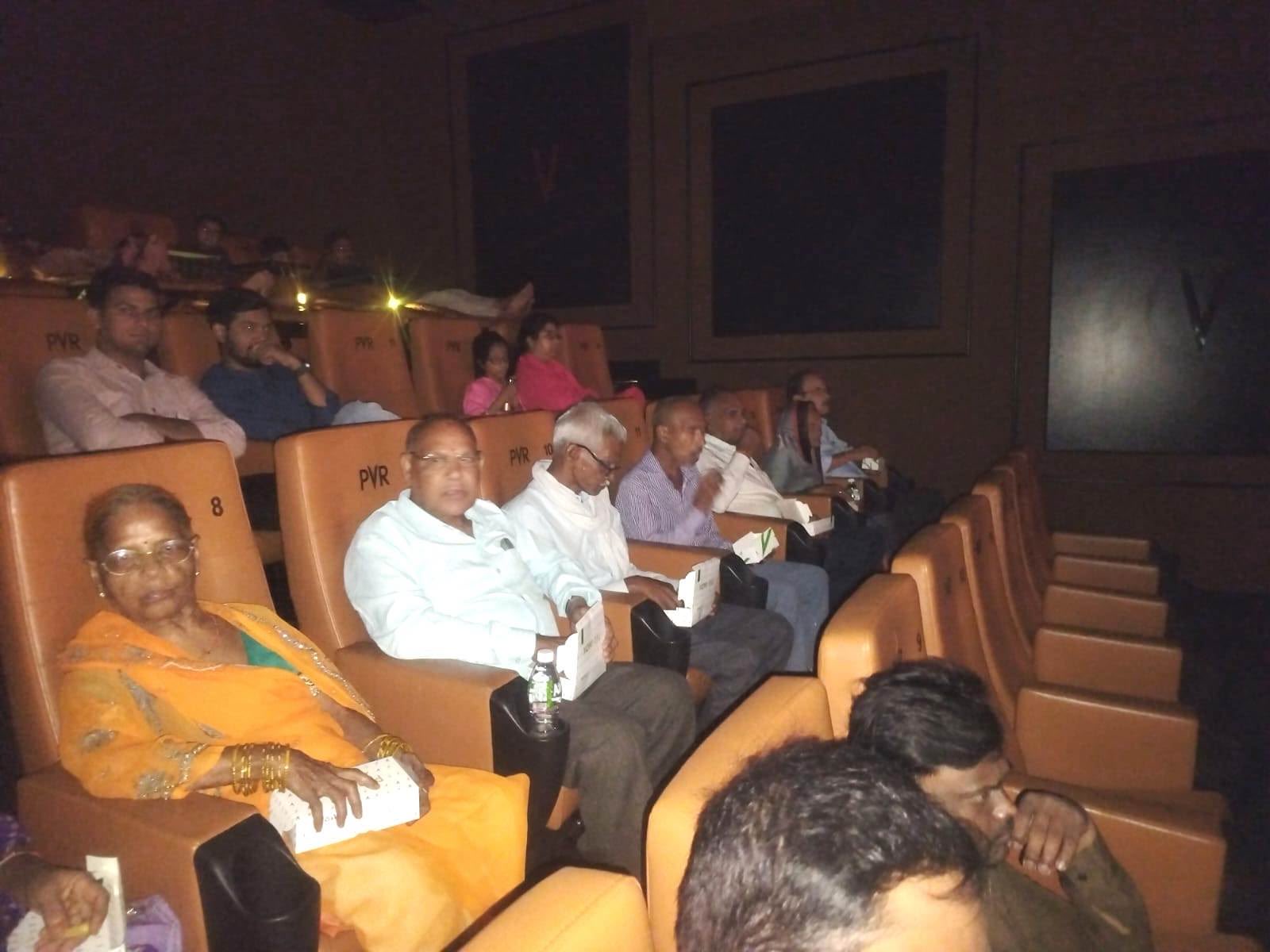 कलेक्टर रुचिका चौहान की आत्मीय पहल, मंगल धाम के वृद्धजनों के चेहरों पर खिली मुस्कान
