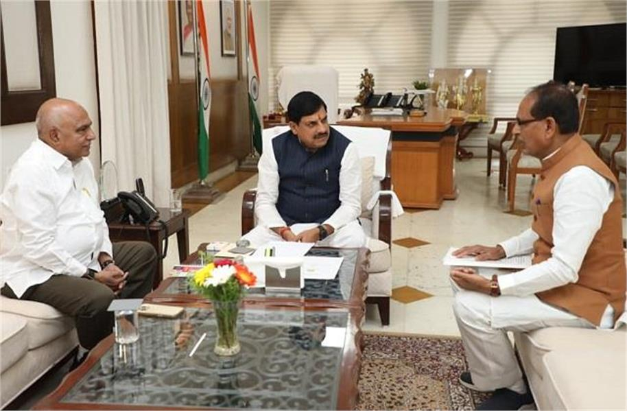 मुख्यमंत्री निवास पर BJP के 3 दिग्गजों की अहम बैठक, Cm,पूर्व सीएम और पार्टी प्रदेश अध्यक्ष की मुलाकात से हलचल